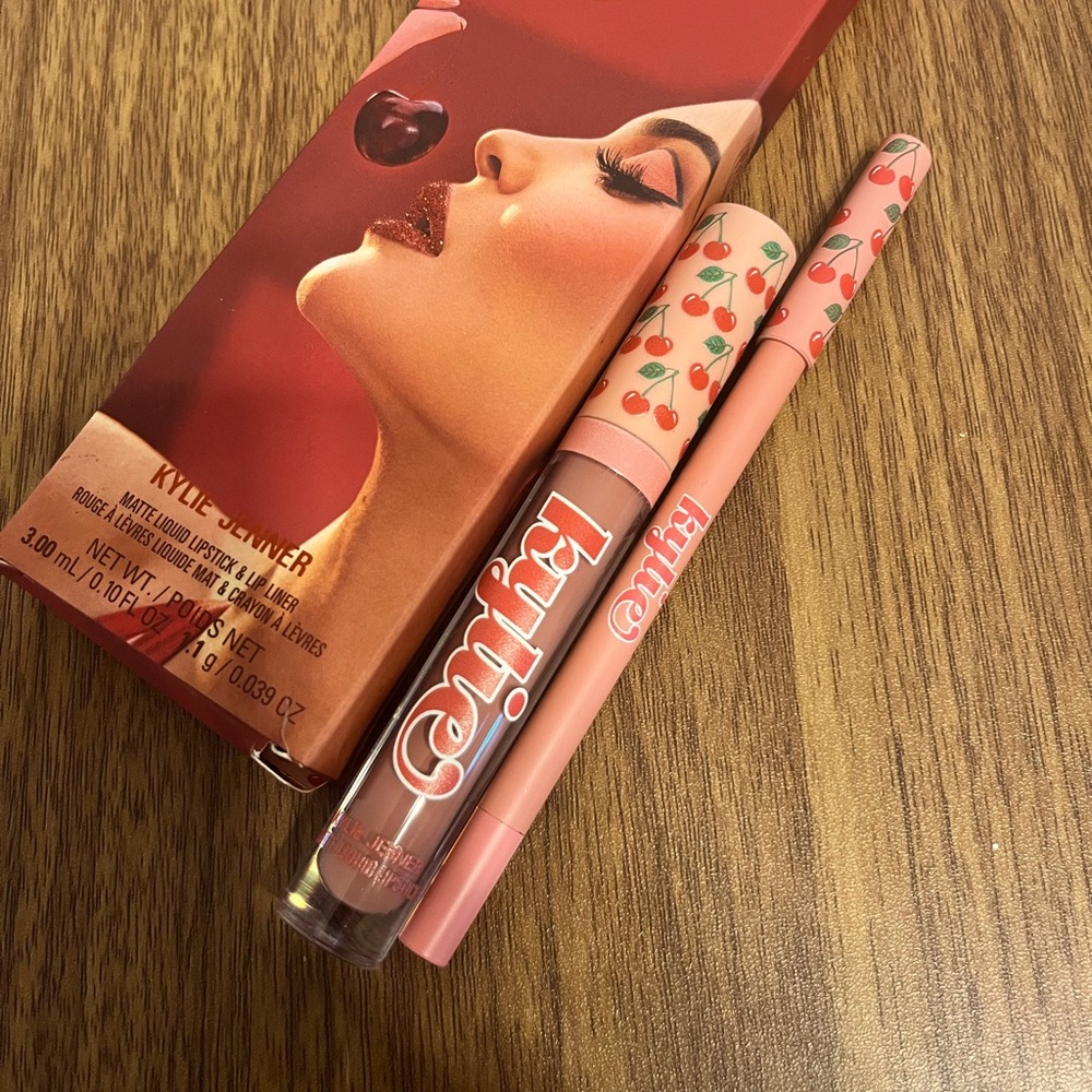 Kylie cosmetics About last night lip kit